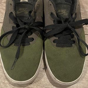 Green Boys Nike Shoes SB Charge Suede size 4.5